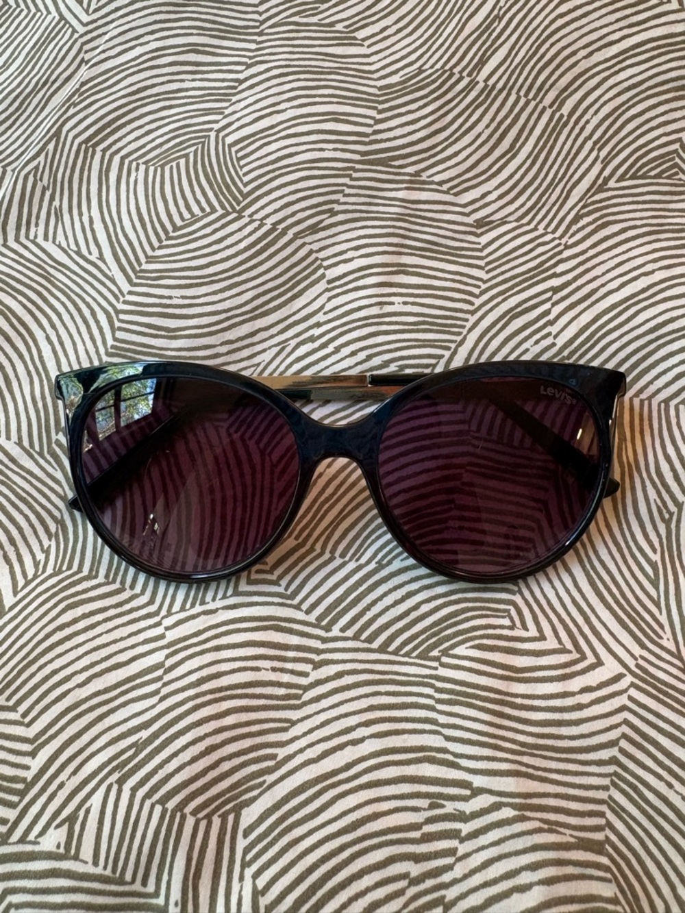 Levi's Women's Sunglasses - Round Cat Eye